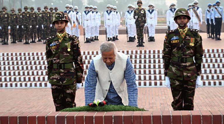 জাতীয় স্মৃতিসৌধে প্রধান উপদেষ্টার শ্রদ্ধা