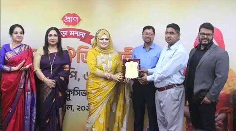 প্রাণ স্পাইস প্রেজেন্টস ও নাহার কুকিং ওয়ার্ল্ড কর্তৃক আয়োজিত বিশেষ অতিথি সম্মাননা স্মারক পেলেন এস এম দেলোয়ার জাহান
