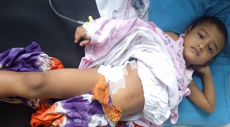 ট্রাক চাপায় আহত পিতৃহীন অসহায় শিশুটির চিকিৎসায় এগিয়ে আসুন
