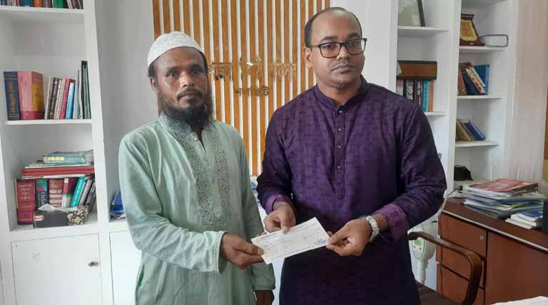 নলছিটিতে লঞ্চের ধাক্কায় নিহত শিশু রায়হানের পরিবারকে জেলা প্রশাসনের সহায়তা
