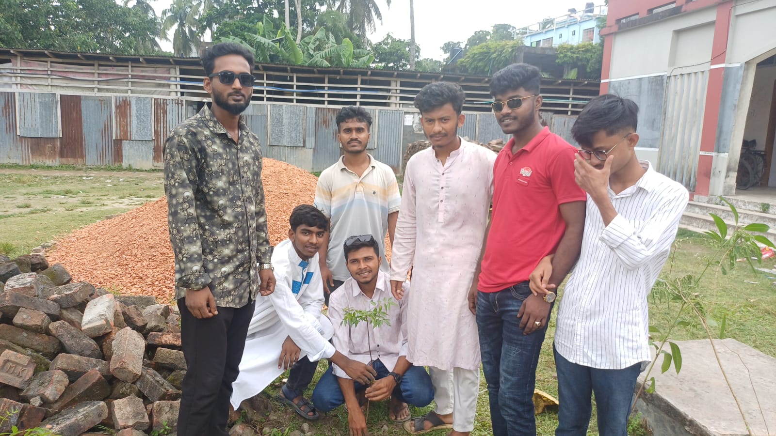 নলছিটি ইসলামিয়া ফাজিল মাদ্রাসা ছাত্রদলের বৃক্ষরোপণ কর্মসূচি।