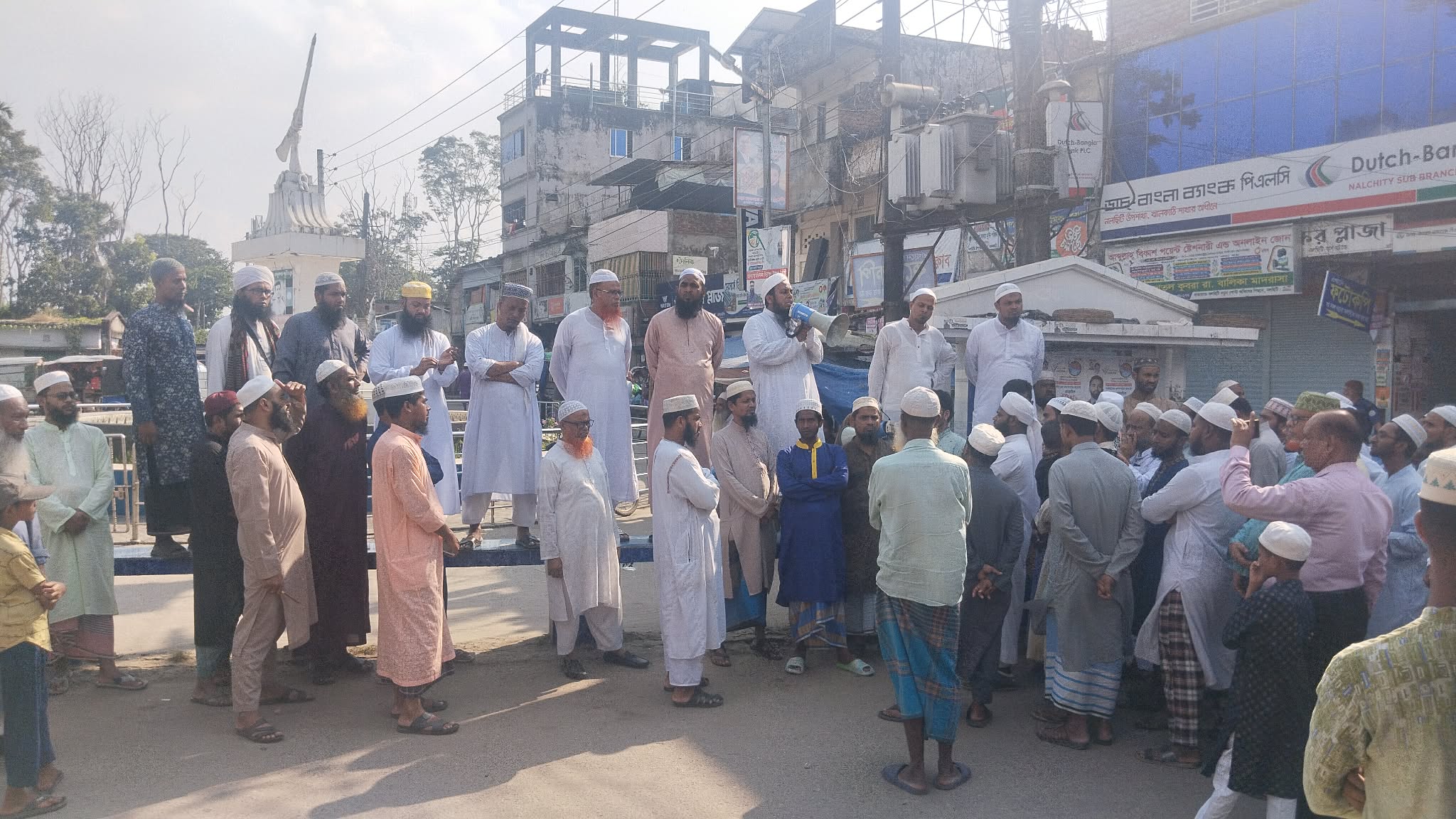 নলছিটিতে স*ন্ত্রাসী সংগঠন ইসকনের বিরুদ্ধে বিক্ষোভ।