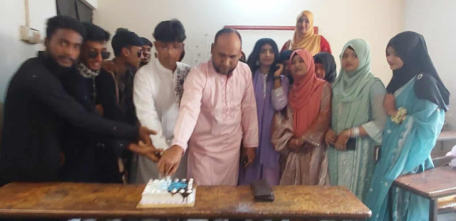 বীর মুক্তিযোদ্ধা শহীদ আহসান উল্লাহ মাস্টার স্কুল এন্ড কলেজে ক্লাস পার্টি অনুষ্ঠিত