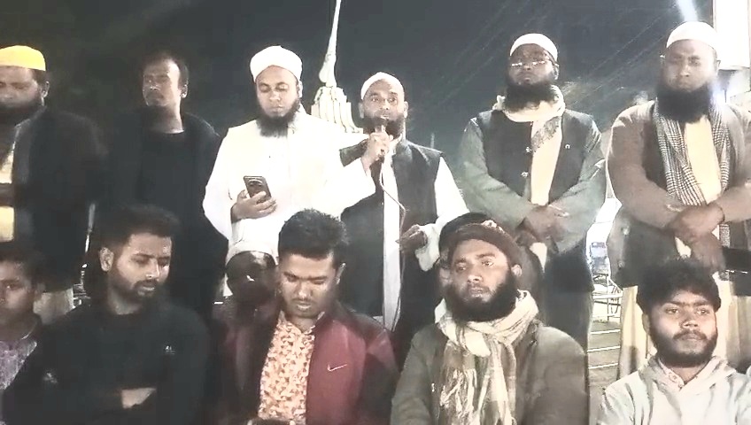 হাদীর ওপর হামলার প্রতিবাদে জন্মস্থান নলছিটিতে বিক্ষোভ,প্রতিবাদ সভা,দোষীদের গ্রেপ্তারে আল্টিমেটাম।